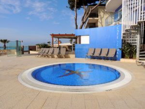 piscina bar augustus