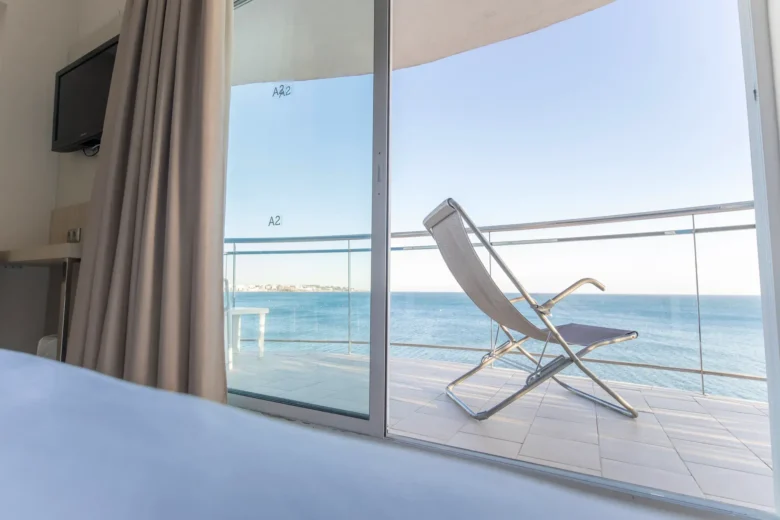 room in Cambrils with sea view